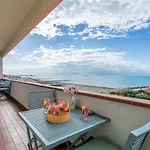 Front Apartment *